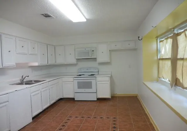 2nd image of 2440 West Sunnymeade Dr, Harvey, LA 70058 | MLS# 2568307