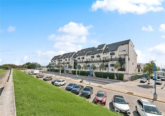 2nd image of 7300 Lakeshore Dr #2, New Orleans, LA 70124 | MLS# 2568426