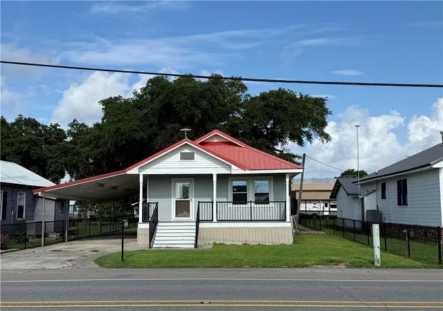 Photo 1 of Single family home for sale at 1906 S Bayou Dr, Golden Meadow, LA 70357 | MLS# 2568602 | Listing updated on 2026-08-22
