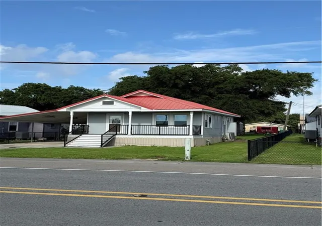 Photo 2 of Single family home for sale at 1906 S Bayou Dr, Golden Meadow, LA 70357 | MLS# 2568602 | Listing updated on 2026-08-22