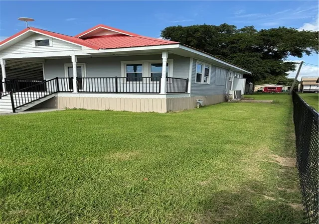 Photo 3 of Single family home for sale at 1906 S Bayou Dr, Golden Meadow, LA 70357 | MLS# 2568602 | Listing updated on 2026-08-22