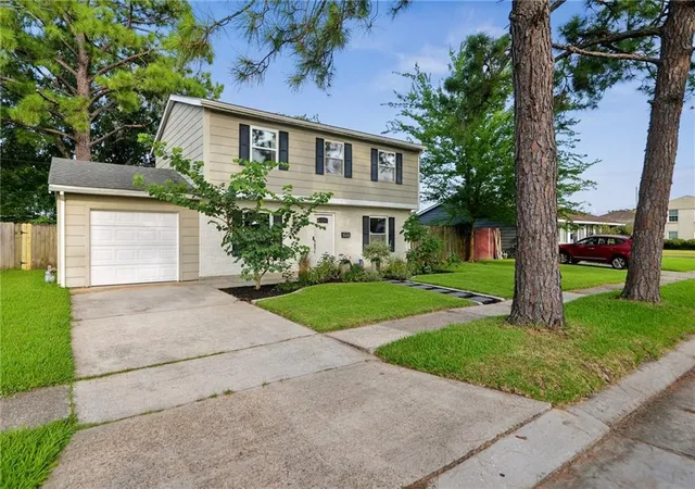 2nd image of 865 Mystic Ave, Gretna, LA 70056 | MLS# 2568661
