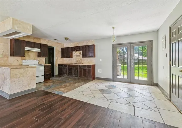 Photo 3 of Single family home for sale at 1444 Meadowlawn Dr, Slidell, LA 70460 | MLS# 2568369 | Listing updated on 2026-08-21