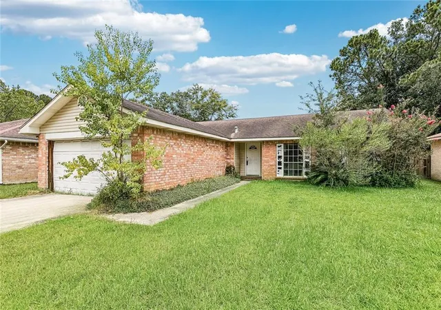 Photo 1 of Sale Pending at 224 S Queens Dr, Slidell, LA 70458 | MLS# 2568374 | Listing updated on 2026-08-13