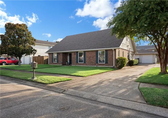 Photo 1 of Single family home for sale at 17 Everglades St, Kenner, LA 70065 | MLS# 2568735 | Listing updated on 2026-08-23