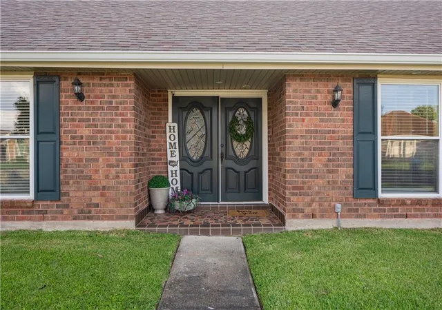 Photo 2 of Single family home for sale at 17 Everglades St, Kenner, LA 70065 | MLS# 2568735 | Listing updated on 2026-08-23