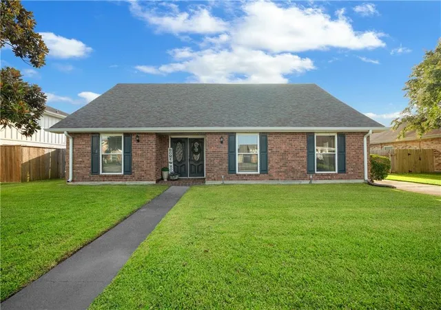 Photo 2 of Single family home for sale at 17 Everglades St, Kenner, LA 70065 | MLS# 2568735 | Listing updated on 2026-08-23