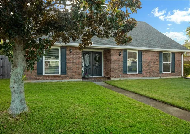 Photo 3 of Single family home for sale at 17 Everglades St, Kenner, LA 70065 | MLS# 2568735 | Listing updated on 2026-08-23