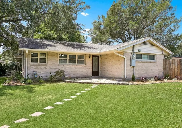 Photo 1 of Single family home for sale at 3000 Green Acres Rd, Metairie, LA 70003 | MLS# 2564921 | Listing updated on 2026-08-23