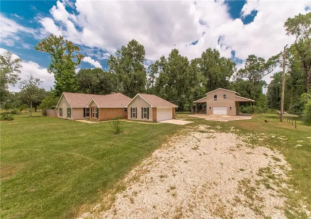 Photo 2 of Single family home for sale at 20191 Weinberger Rd, Ponchatoula, LA 70454 | MLS# 2568944 | Listing updated on 2026-08-06