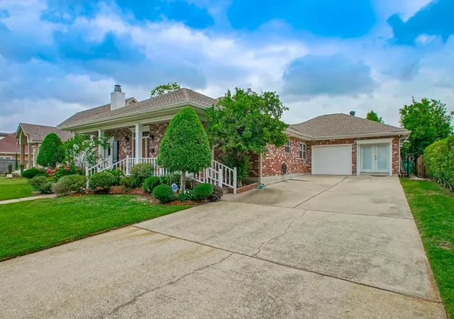 Photo 3 of Single family home for sale at 725 Marlene Dr, Gretna, LA 70056 | MLS# 2568348 | Listing updated on 2026-08-18