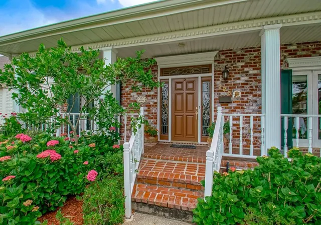 Photo 3 of Single family home for sale at 725 Marlene Dr, Gretna, LA 70056 | MLS# 2568348 | Listing updated on 2026-09-24