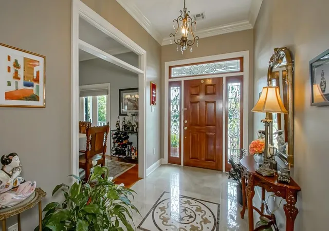 Photo 4 of Single family home for sale at 725 Marlene Dr, Gretna, LA 70056 | MLS# 2568348 | Listing updated on 2026-09-24