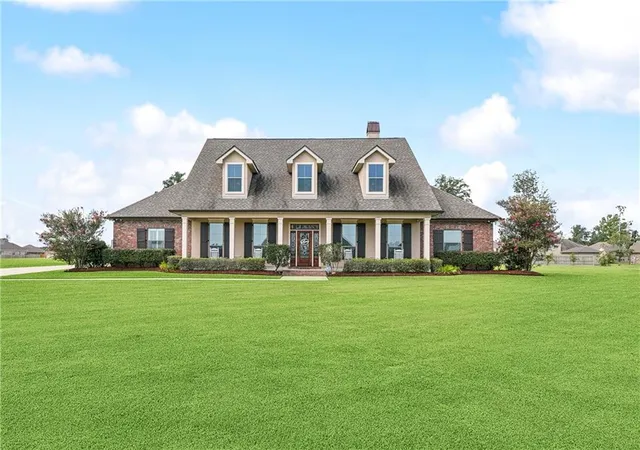 Photo 1 of Single family home for sale at 5 W Kori Ln, Westwego, LA 70094 | MLS# 2568666 | Listing updated on 2026-08-11