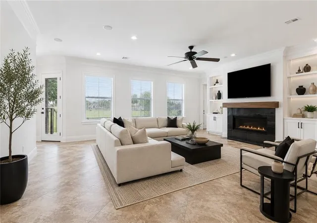 Photo 4 of Single family home for sale at 5 W Kori Ln, Westwego, LA 70094 | MLS# 2568666 | Listing updated on 2026-08-11