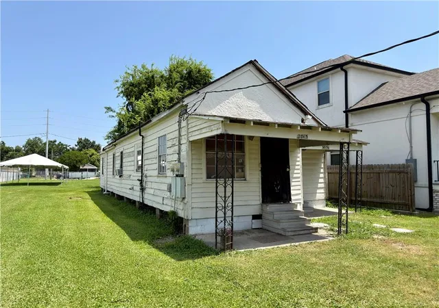 Photo 3 of Sale Pending at 3015 B Berwick St, New Orleans, LA 70121 | MLS# 2569049 | Listing updated on 2026-08-12