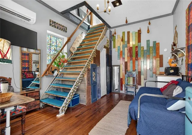 2nd image of 834 36 Josephine St, New Orleans, LA 70130 | MLS# 2569163