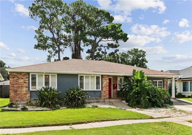 Photo 3 of Single family home for sale at 805 Smith Dr, Metairie, LA 70005 | MLS# 2567299 | Listing updated on 2026-08-10