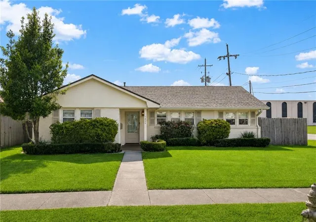 Photo 1 of Single family home for sale at 1824 Ridgelake Dr, Metairie, LA 70001 | MLS# 2568529 | Listing updated on 2026-09-30