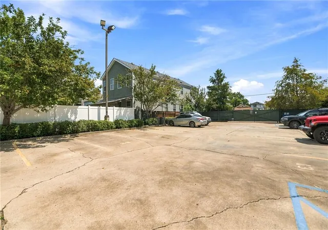 2nd image of 1722 Harmony St, New Orleans, LA 70115