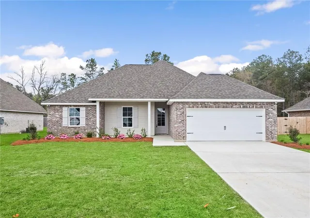 Photo 1 of Single family home for sale at 72694 Robindale Dr, Covington, LA 70435 | MLS# 2569561 | Listing updated on 2026-08-21