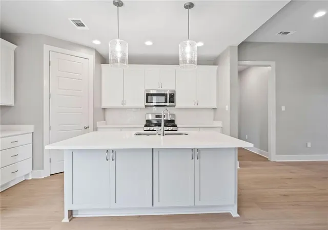 Photo 3 of Single family home for sale at 72694 Robindale Dr, Covington, LA 70435 | MLS# 2569561 | Listing updated on 2026-08-21