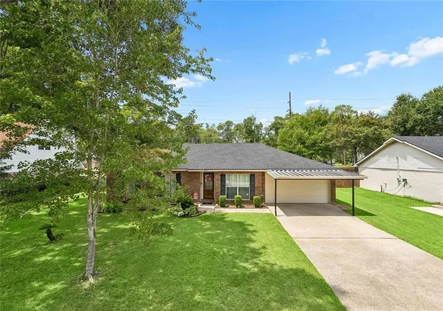 Photo 2 of Single family home for sale at 343 Driftwood Cir, Slidell, LA 70458 | MLS# 2569652 | Listing updated on 2026-08-16