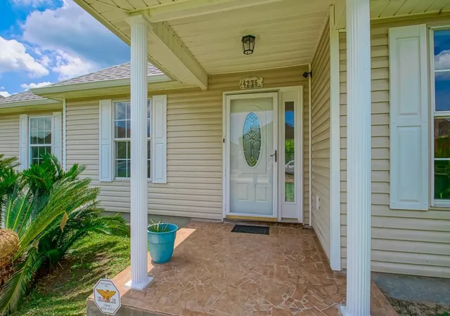 Photo 3 of Single family home for sale at 4236 Lac Bienville Dr, Harvey, LA 70058 | MLS# 2569738 | Listing updated on 2026-08-20