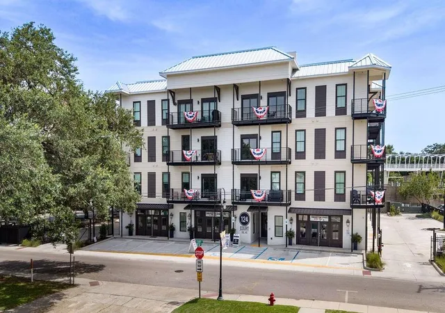 1st image of 124 Court St #305, Bay St Louis, MS 39520 | MLS# 2569365