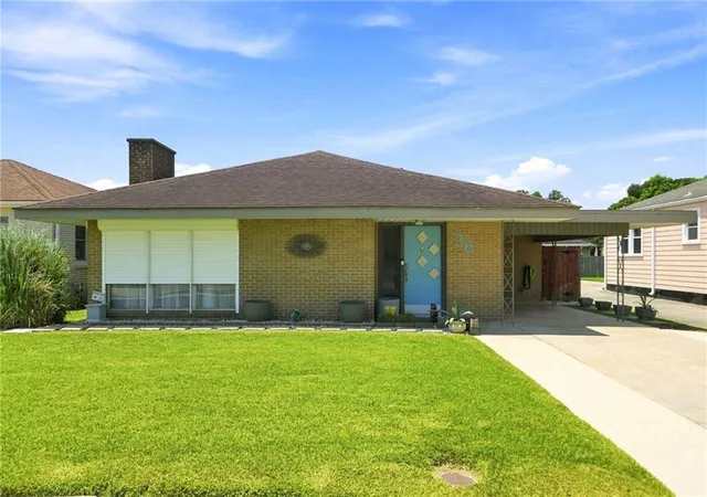 1st image of 38 Willow Dr, Gretna, LA 70053 | MLS# 2569358