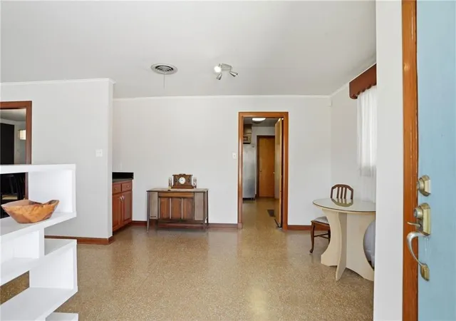 Photo 4 of Single family home for sale at 38 Willow Dr, Gretna, LA 70053 | MLS# 2569358 | Listing updated on 2026-09-23