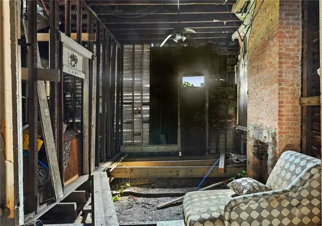 Listing Photo 4 - Condo for sale in building located at 1621 Esplanade Ave, New Orleans, LA 70116