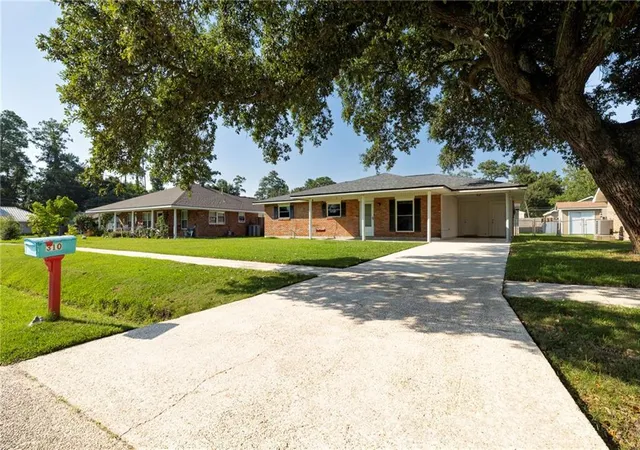 Photo 3 of Sale Pending at 310 Dover St, Slidell, LA 70458 | MLS# 2565649 | Listing updated on 2026-08-13
