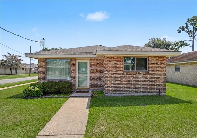 Photo 2 of Single family home for sale at 1157 Hesper Ave, Metairie, LA 70005 | MLS# 2568905 | Listing updated on 2026-08-22