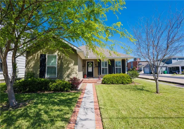 1st image of 333 Lafayette St, Gretna, LA 70053 | MLS# 2569876