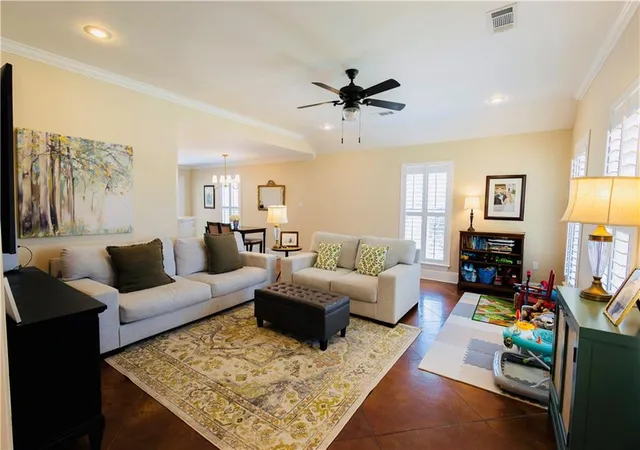 Photo 3 of Sale Pending at 333 Lafayette St, Gretna, LA 70053 | MLS# 2569876 | Listing updated on 2026-08-11