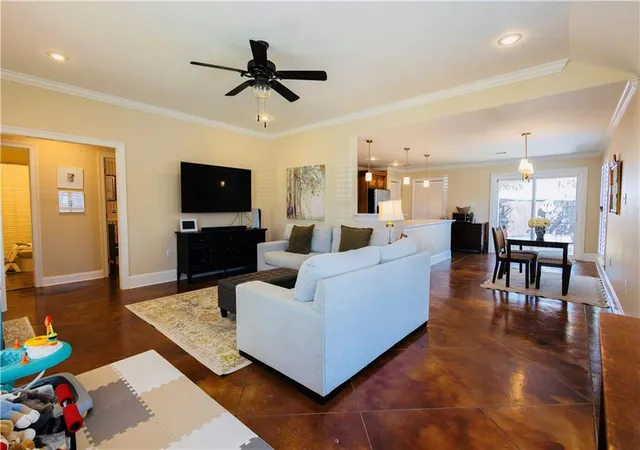 Photo 3 of Sale Pending at 333 Lafayette St, Gretna, LA 70053 | MLS# 2569876 | Listing updated on 2026-08-11