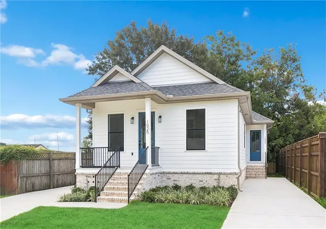 2nd image of 1021 1023 Center St, Arabi, LA 70032 | MLS# 2568569