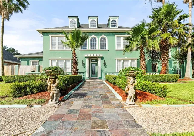 Photo 3 of Single family home for sale at 5960 Winchester Park Dr, New Orleans, LA 70128 | MLS# 2559749 | Listing updated on 2026-08-15