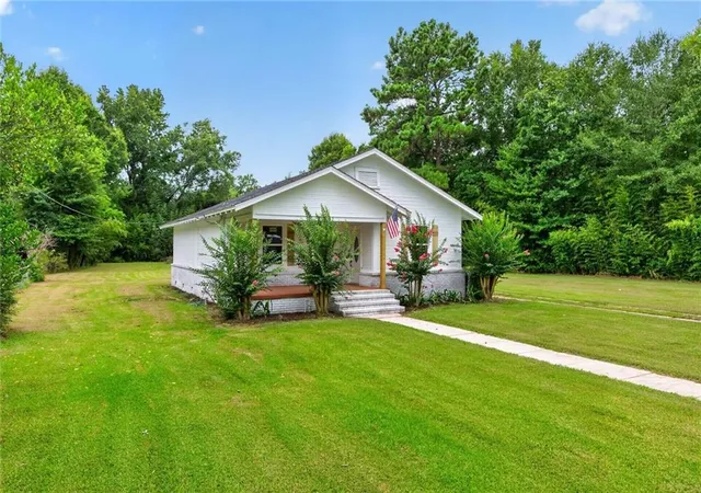 2nd image of 1102 W 6th St, Bogalusa, LA 70427 | MLS# 2569164