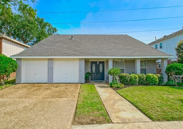 1st image of 54 Monterrey Ave, Kenner, LA 70065 | MLS# 2570089