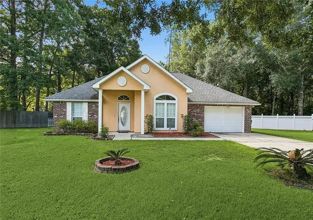 1st image of 213 Heather Dr, Mandeville, LA 70471 | MLS# 2569528