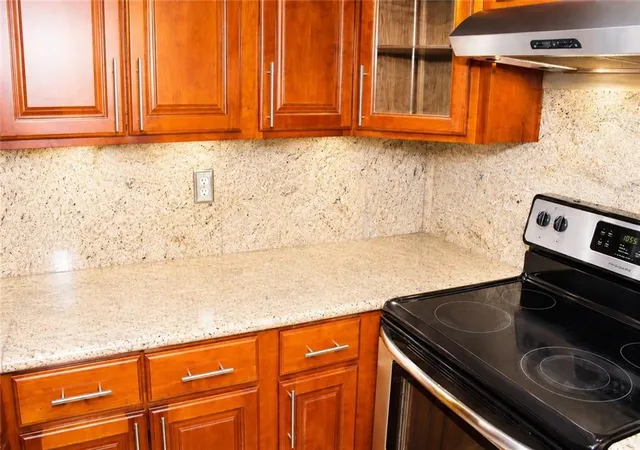 2nd image of 2305 Cleary Ave #201, Metairie, LA 70001 | MLS# 2570020