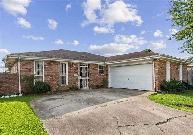 Photo 2 of Single family home for sale at 785 Terry Pkwy, Terrytown, LA 70056 | MLS# 2570120 | Listing updated on 2026-08-18