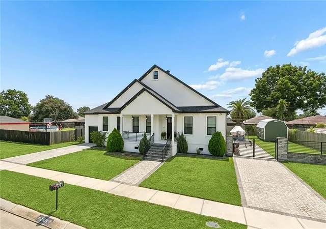 Photo 3 of Single family home for sale at 2821 Charles Dr, Chalmette, LA 70043 | MLS# 2570185 | Listing updated on 2026-09-23