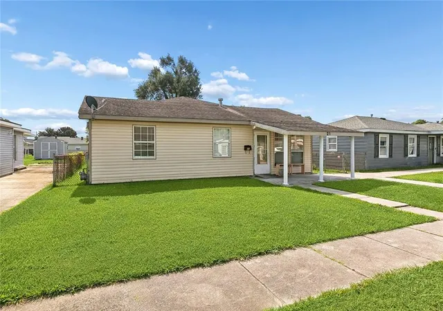 1st image of 21 Mason Dr, Gretna, LA 70053 | MLS# 2570204