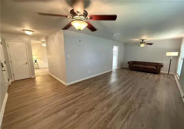 Photo 3 of Single family home for sale at 1812 Green Oak Dr, Gretna, LA 70056 | MLS# 2569969 | Listing updated on 2026-08-14