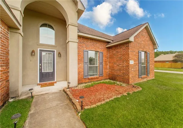 Photo 2 of Single family home for sale at 42082 Red Maple St, Hammond, LA 70403 | MLS# 2570240 | Listing updated on 2026-08-24