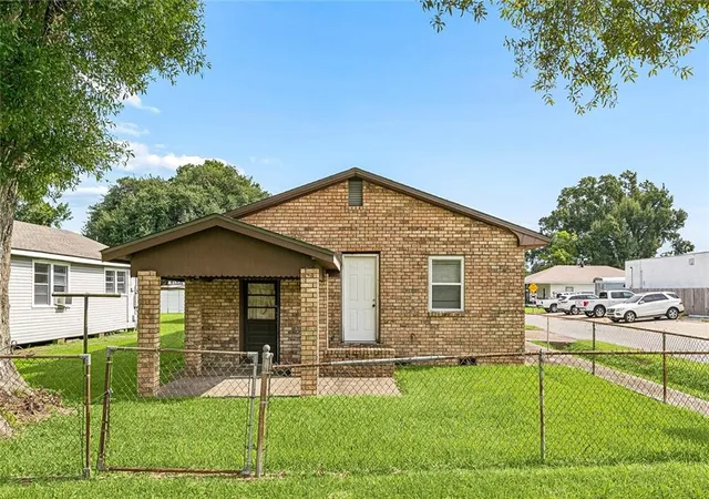 Photo 2 of Single family home for sale at 1 W B St, Norco, LA 70079 | MLS# 2570389 | Listing updated on 2026-09-23