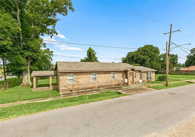 Photo 3 of Single family home for sale at 1 W B St, Norco, LA 70079 | MLS# 2570389 | Listing updated on 2026-09-23
